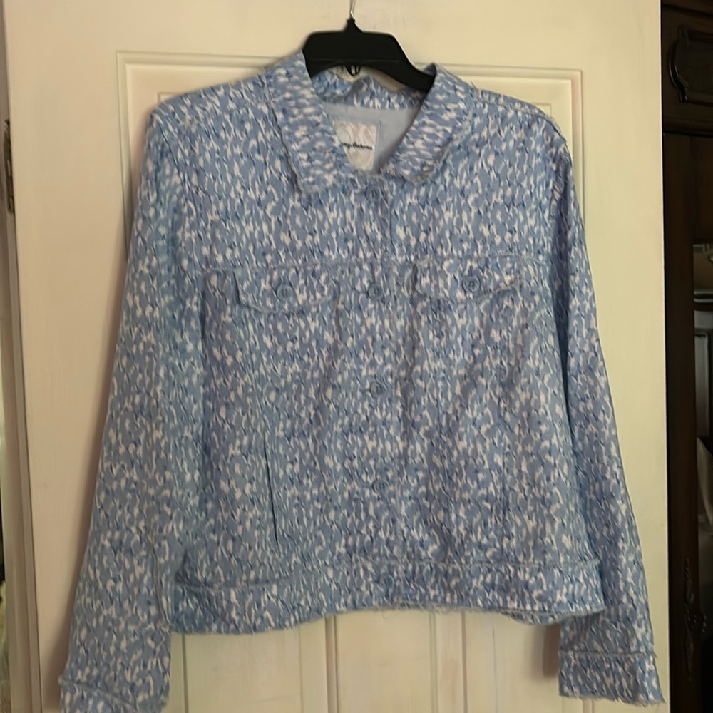 Tommy Bahama 2 palms raw edge linen jacket. Like new excellent condition.